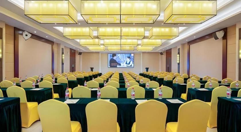 Vienna Hotel Guangxi Wuzhou High-Tech Екстериор снимка